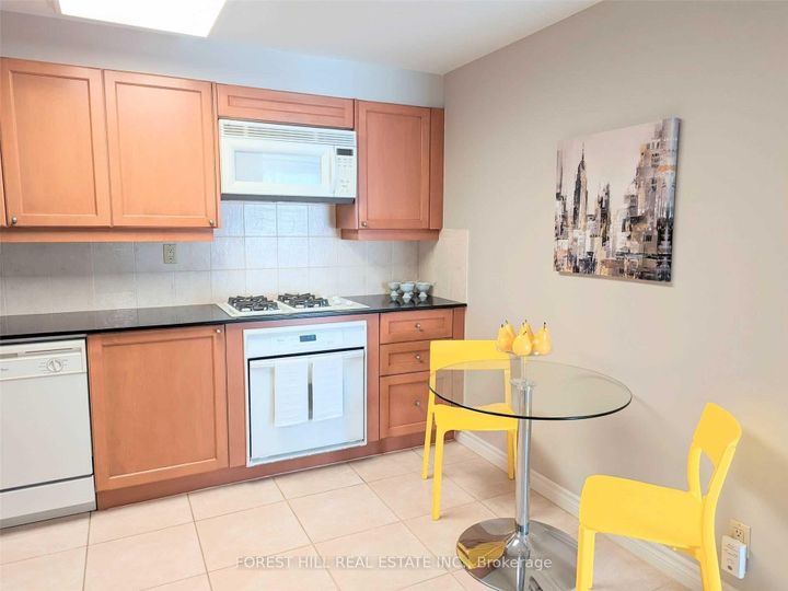 Photo 10 at 103 - 9 Greenbriar Road, Bayview Village, Toronto