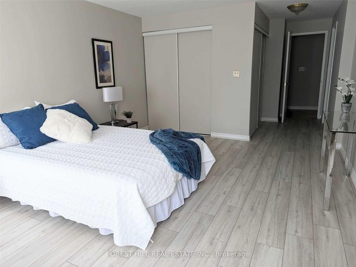 Photo 12 at 103 - 9 Greenbriar Road, Bayview Village, Toronto