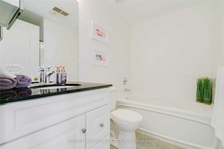 Photo 13 at 103 - 9 Greenbriar Road, Bayview Village, Toronto