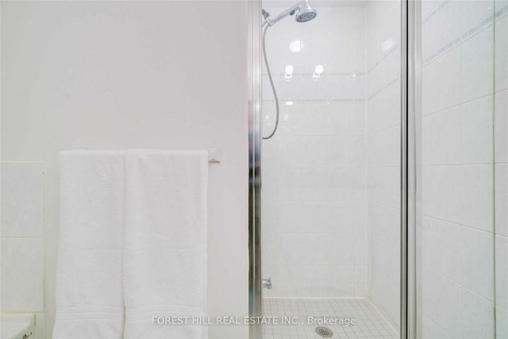 Photo 14 at 103 - 9 Greenbriar Road, Bayview Village, Toronto