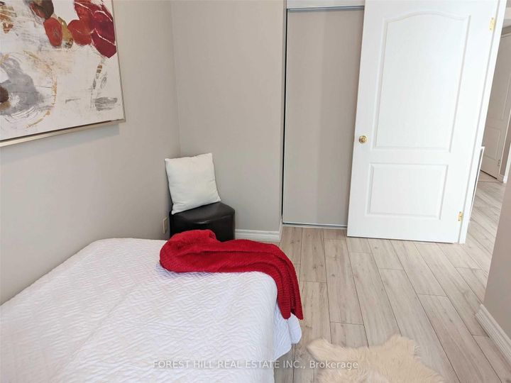 Photo 16 at 103 - 9 Greenbriar Road, Bayview Village, Toronto