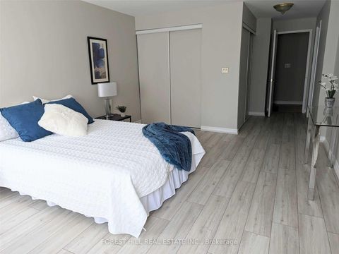 Photo 12 at 103 - 9 Greenbriar Road, Bayview Village, Toronto