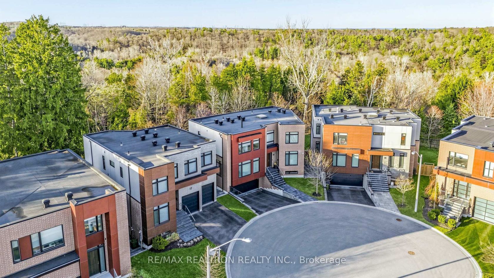 12 Elaine Lennox Court, Rouge E11, Toronto photo 3