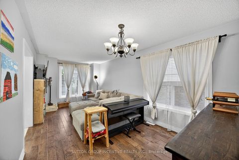 Photo 3 at 4 Dunnett Drive, Ardagh, Barrie