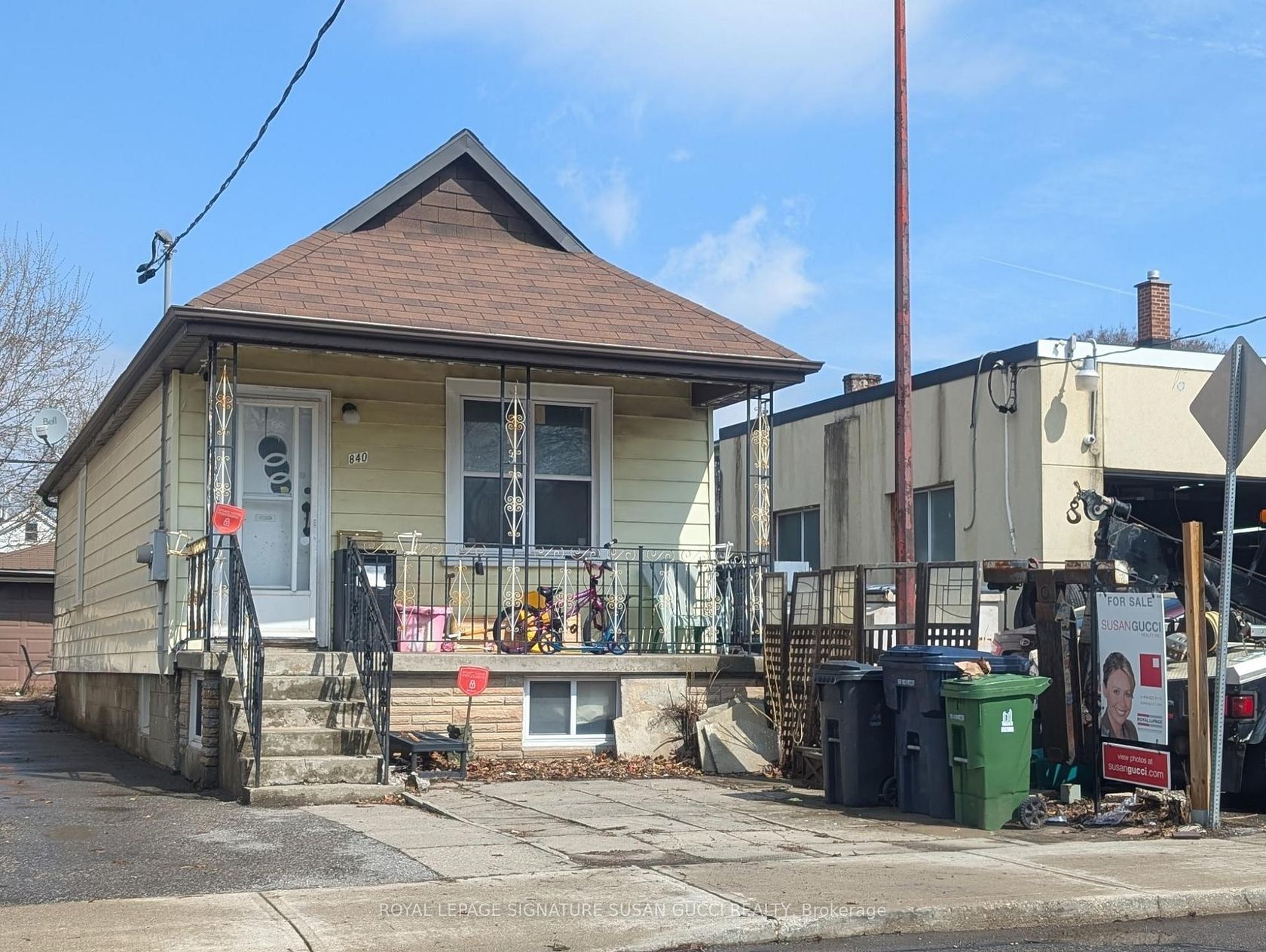 840 Sammon Avenue, East York, Toronto photo 3