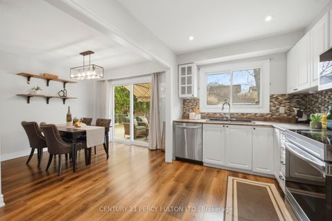 Photo 11 at 1786 Listowell Crescent, Liverpool, Pickering