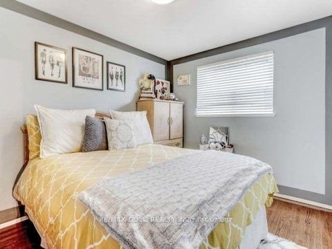 Photo 14 at 6 Monaco Court, Black Creek, Toronto