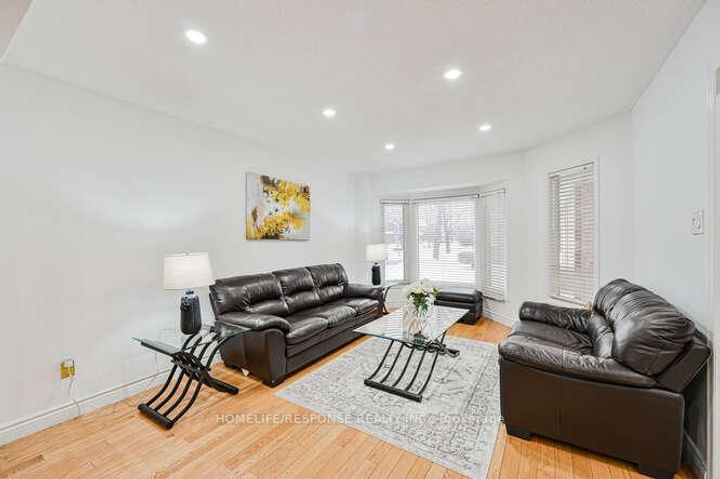 Photo 4 at 6103 PRAIRIE Circle, Lisgar, Mississauga