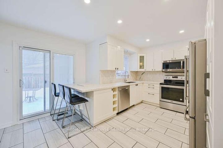 Photo 8 at 6103 PRAIRIE Circle, Lisgar, Mississauga