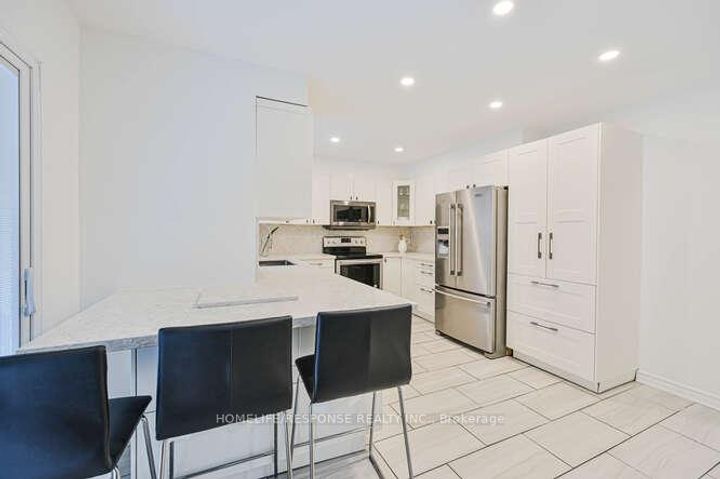 Photo 10 at 6103 PRAIRIE Circle, Lisgar, Mississauga