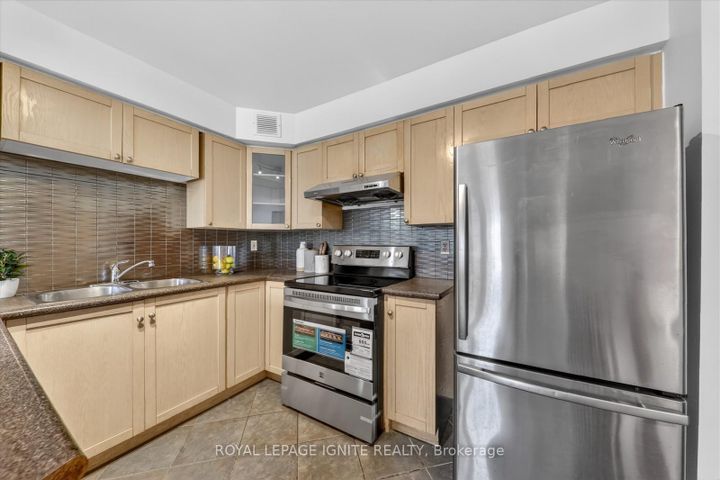 Photo 6 at 4 - 42 Pinery Trail, Malvern, Toronto