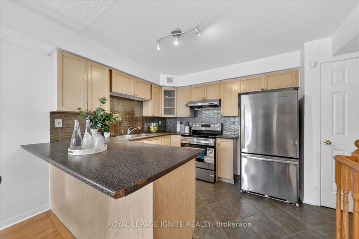 Photo 7 at 4 - 42 Pinery Trail, Malvern, Toronto