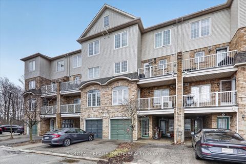 Photo 2 at 4 - 42 Pinery Trail, Malvern, Toronto