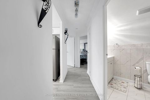 Photo 11 at 806 - 1 Rowntree Road, Jamestown, Toronto