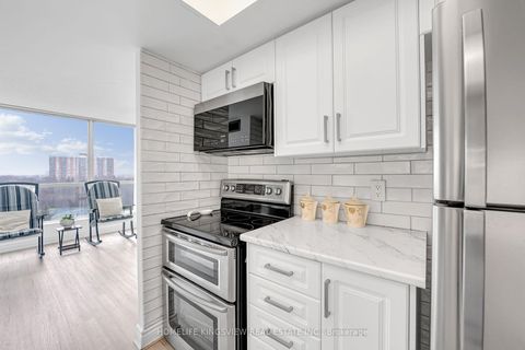 Photo 17 at 806 - 1 Rowntree Road, Jamestown, Toronto