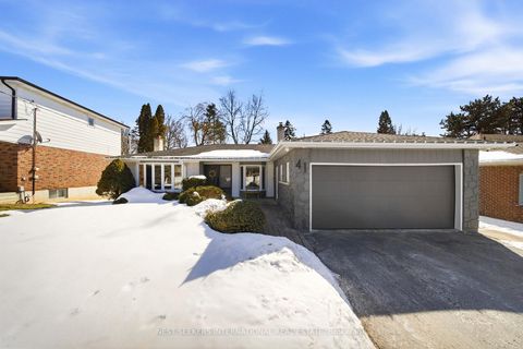 Photo 3 at 41 Camlaren Crescent, Kleinburg, Vaughan