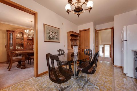 Photo 11 at 299 Wychwood Avenue, Cedarvale, Toronto