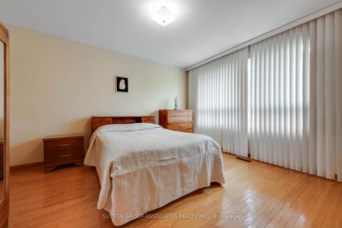 Photo 14 at 299 Wychwood Avenue, Cedarvale, Toronto