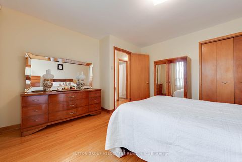 Photo 16 at 299 Wychwood Avenue, Cedarvale, Toronto
