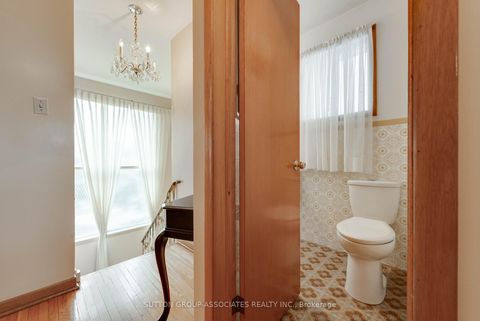 Photo 18 at 299 Wychwood Avenue, Cedarvale, Toronto