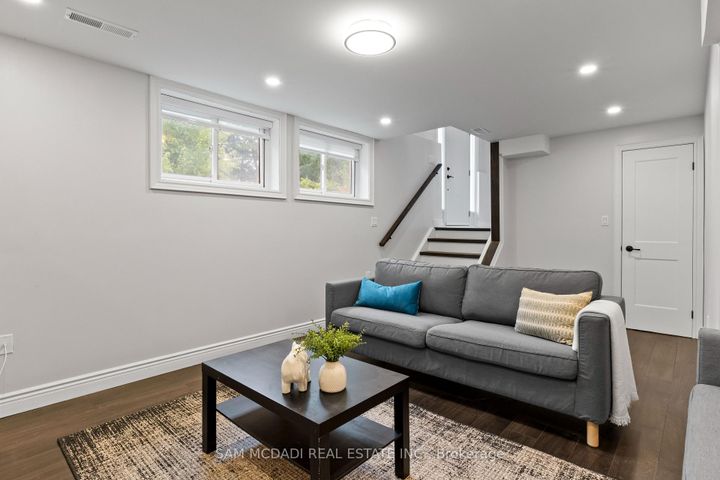 Photo 1 at 7209 Fayette Circle, Meadowvale, Mississauga