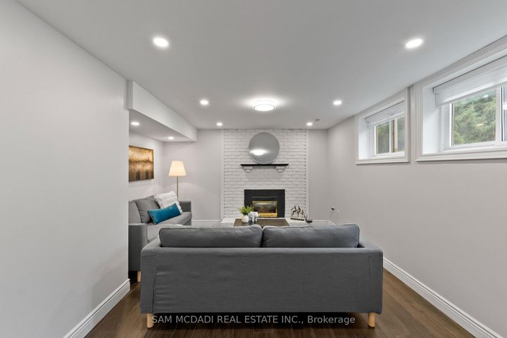 Photo 2 at 7209 Fayette Circle, Meadowvale, Mississauga