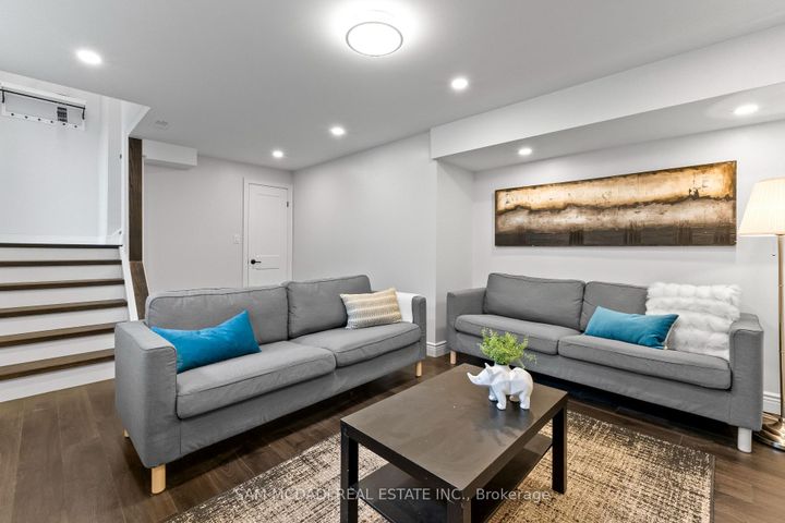 Photo 3 at 7209 Fayette Circle, Meadowvale, Mississauga