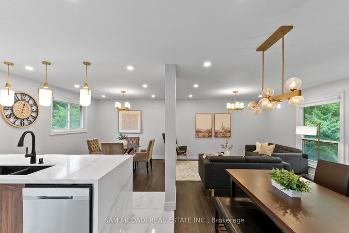 Photo 5 at 7209 Fayette Circle, Meadowvale, Mississauga