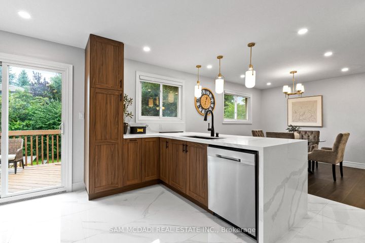 Photo 8 at 7209 Fayette Circle, Meadowvale, Mississauga