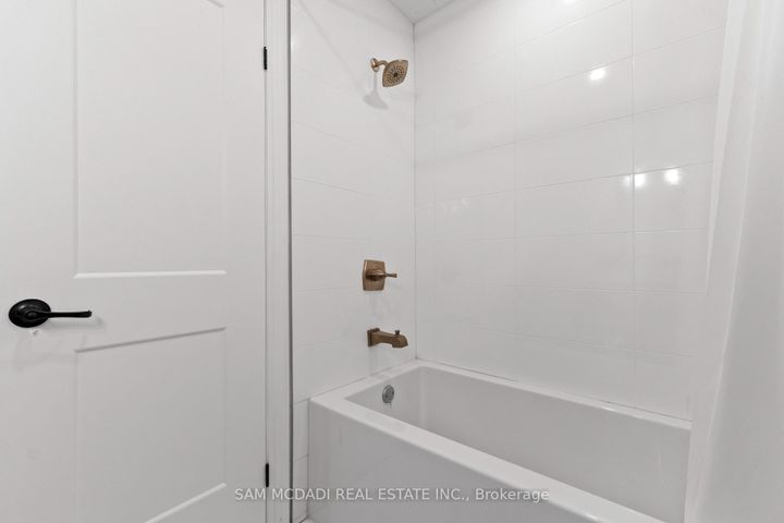 Photo 23 at 7209 Fayette Circle, Meadowvale, Mississauga