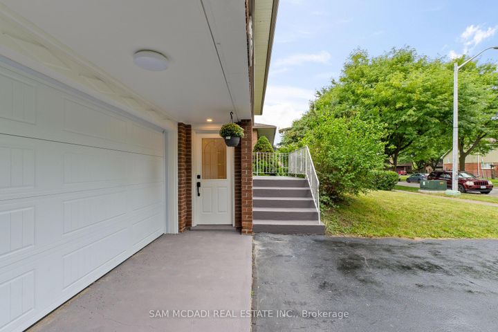 Photo 29 at 7209 Fayette Circle, Meadowvale, Mississauga