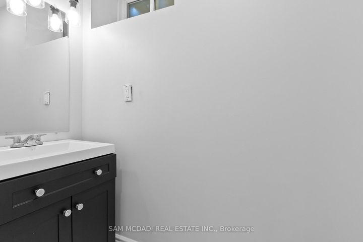 Photo 33 at 7209 Fayette Circle, Meadowvale, Mississauga