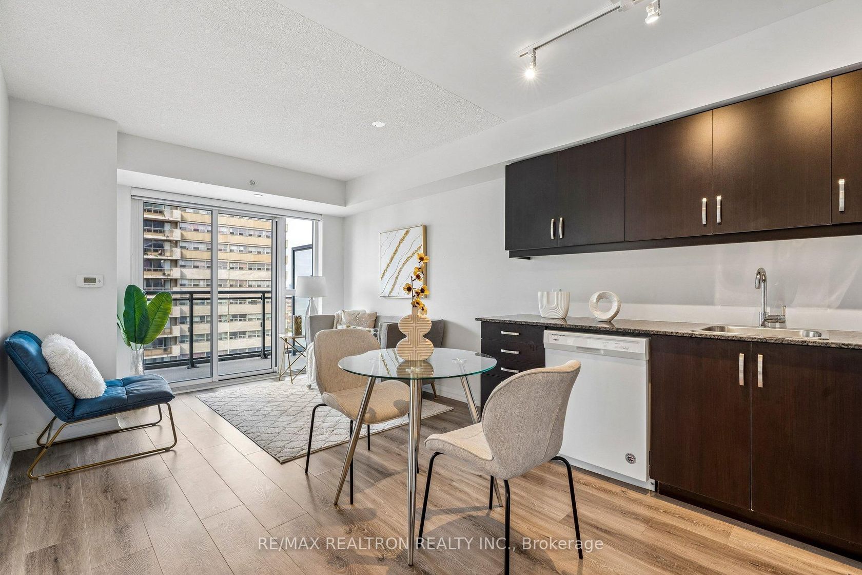 1503 - 30 Meadowglen Place, Woburn, Toronto photo 4