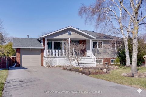 Photo 2 at 28 Jane Crescent, Allandale Heights, Barrie