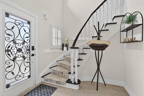 Photo 2 at 186 Patna Crescent, Maple, Vaughan