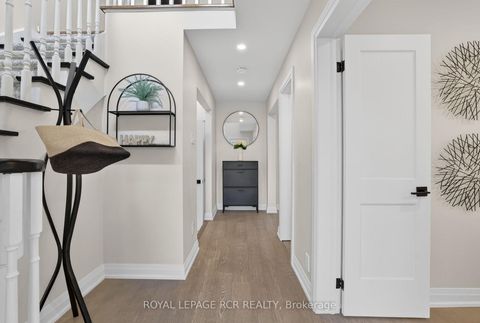 Photo 3 at 186 Patna Crescent, Maple, Vaughan