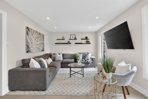 Photo 10 at 186 Patna Crescent, Maple, Vaughan