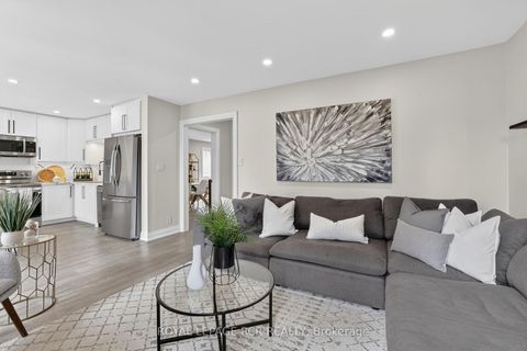 Photo 11 at 186 Patna Crescent, Maple, Vaughan