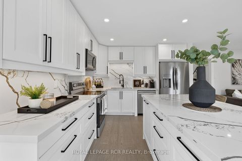 Photo 15 at 186 Patna Crescent, Maple, Vaughan