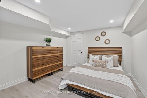 Photo 37 at 186 Patna Crescent, Maple, Vaughan