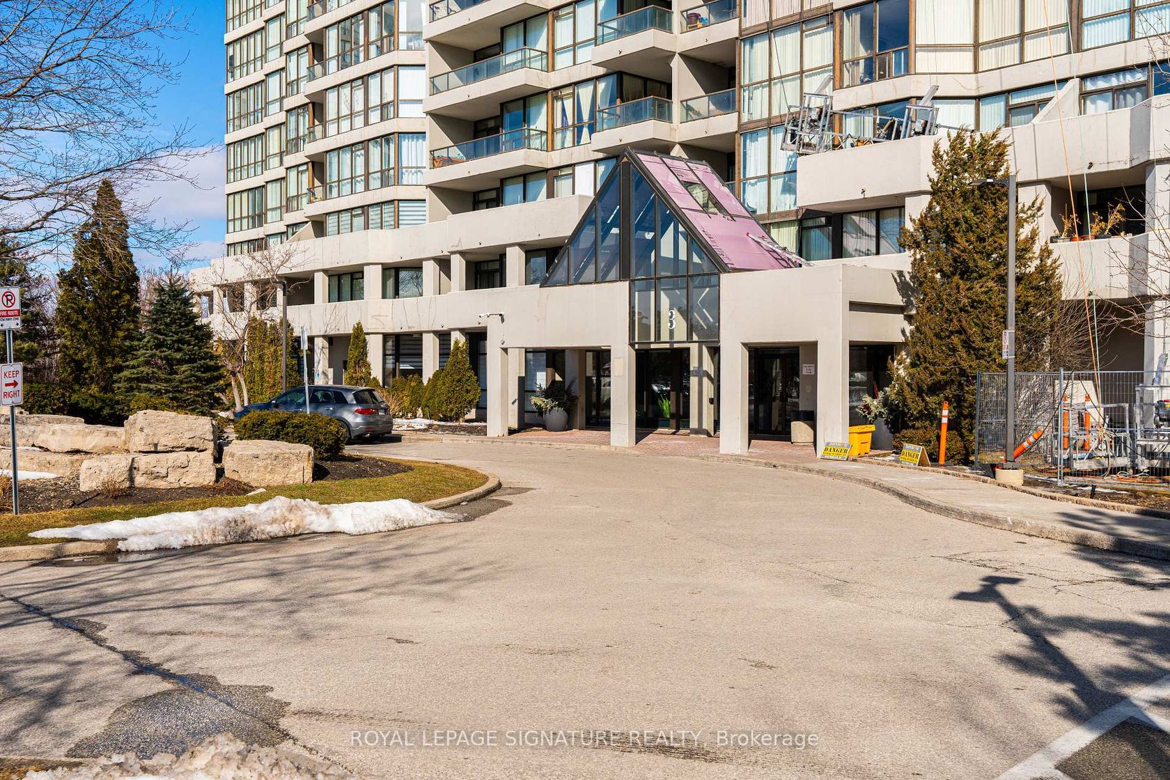 1906 - 3 Rowntree Road, Jamestown, Toronto photo number 2