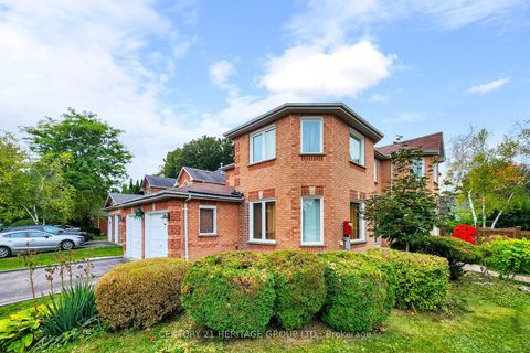 Photo 2 at 98 Charing Crescent, Aurora Highlands, Aurora