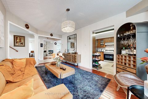 Photo 8 at 98 Charing Crescent, Aurora Highlands, Aurora