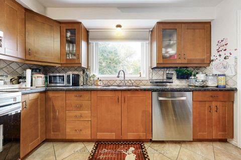 Photo 10 at 98 Charing Crescent, Aurora Highlands, Aurora