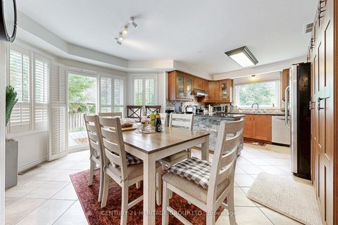 Photo 16 at 98 Charing Crescent, Aurora Highlands, Aurora