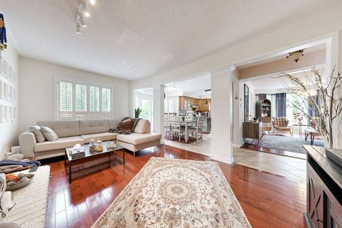 Photo 18 at 98 Charing Crescent, Aurora Highlands, Aurora