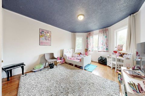 Photo 32 at 98 Charing Crescent, Aurora Highlands, Aurora