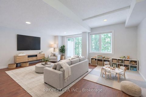 Photo 4 at 46 - 1051 On Bogart Circle, College Manor, Newmarket
