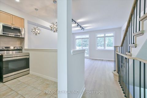 Photo 5 at 46 - 1051 On Bogart Circle, College Manor, Newmarket