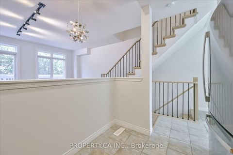 Photo 6 at 46 - 1051 On Bogart Circle, College Manor, Newmarket